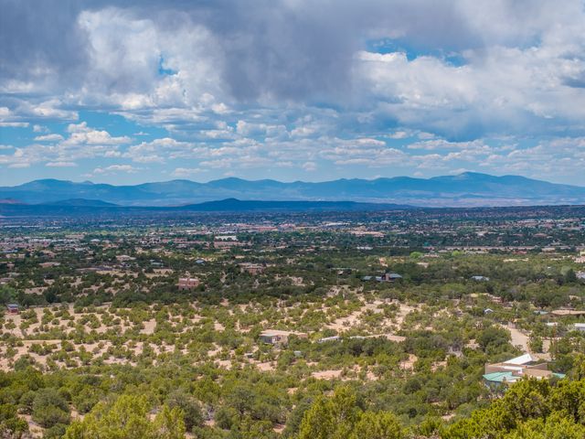 40 E Old Agua Fria Road, Santa Fe, NM 87508