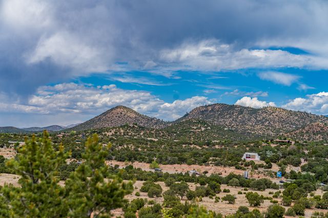 40 E Old Agua Fria Road, Santa Fe, NM 87508