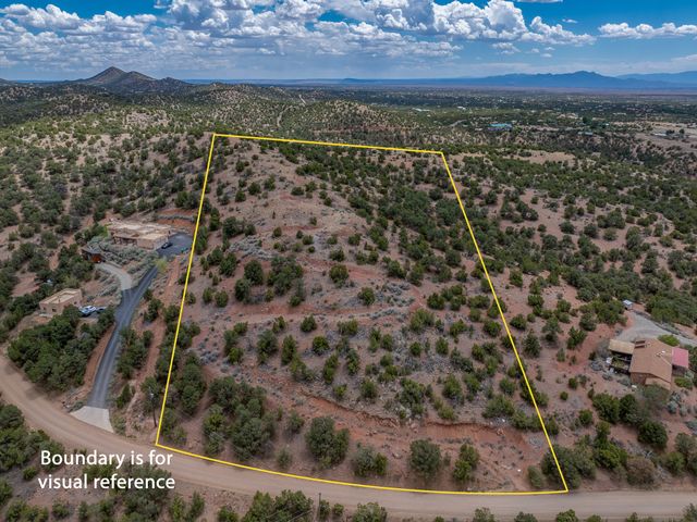40 E Old Agua Fria Road, Santa Fe, NM 87508