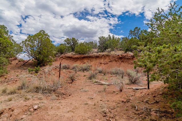 40 E Old Agua Fria Road, Santa Fe, NM 87508