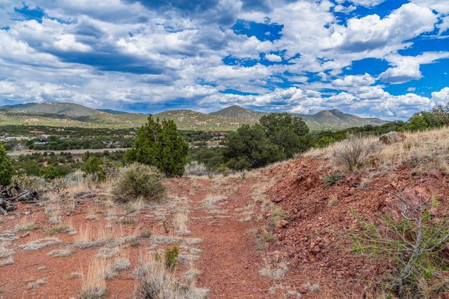 40 E Old Agua Fria Road, Santa Fe, NM 87508