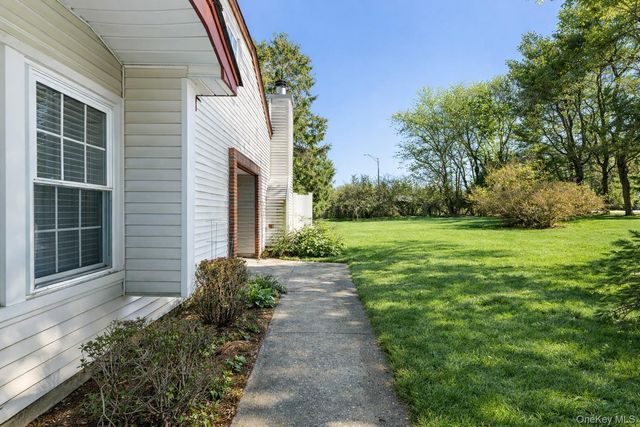 6 Georgian Court, Coram, NY 11727