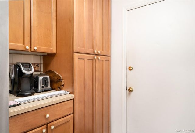 6 Georgian Court, Coram, NY 11727