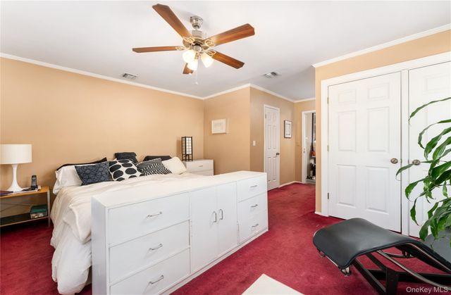 6 Georgian Court, Coram, NY 11727