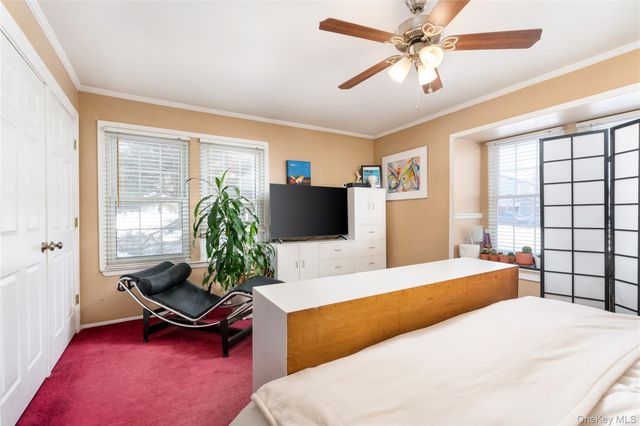 6 Georgian Court, Coram, NY 11727