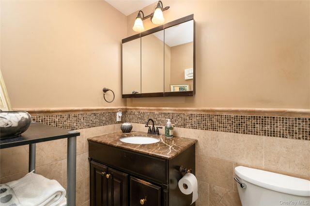 6 Georgian Court, Coram, NY 11727