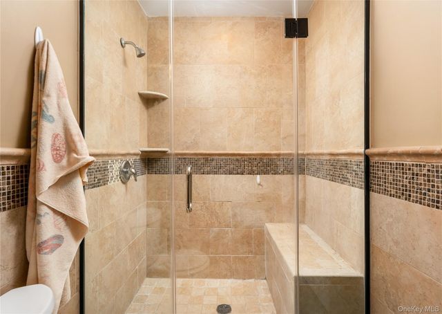 6 Georgian Court, Coram, NY 11727