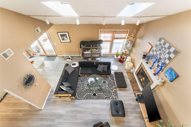 6 Georgian Court, Coram, NY 11727