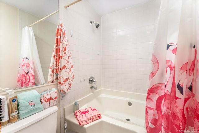 6 Georgian Court, Coram, NY 11727