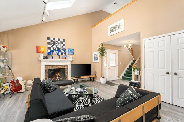 6 Georgian Court, Coram, NY 11727