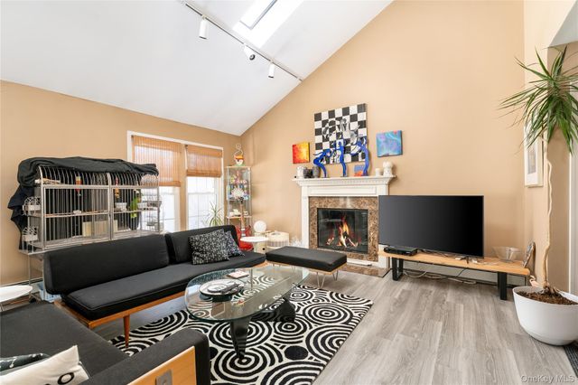 6 Georgian Court, Coram, NY 11727