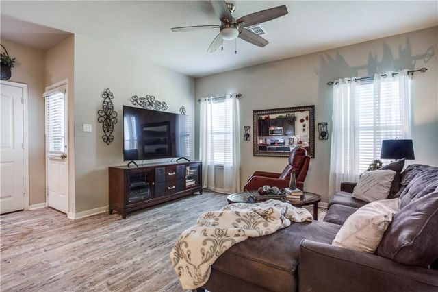 1072 Gaelic DR, Georgetown, TX 78626