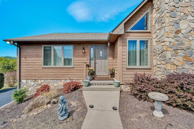 384 Deer Haven DR, Roanoke, VA 24012