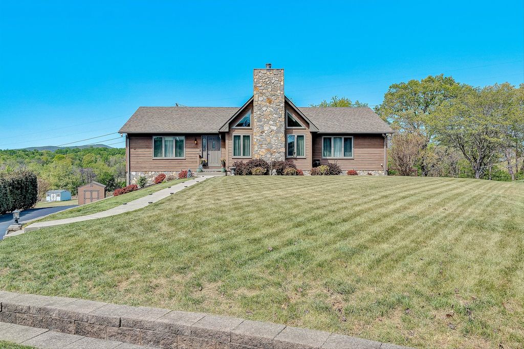 384 Deer Haven DR, Roanoke, VA 24012