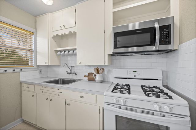 2403 S 2nd ST, Austin, TX 78704
