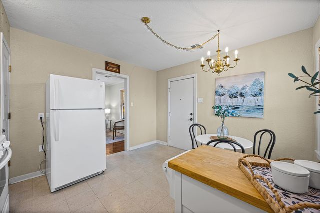 2403 S 2nd ST, Austin, TX 78704