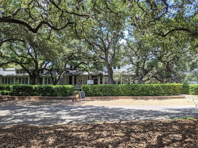 2403 S 2nd ST, Austin, TX 78704
