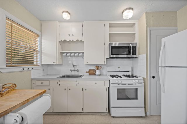 2403 S 2nd ST, Austin, TX 78704