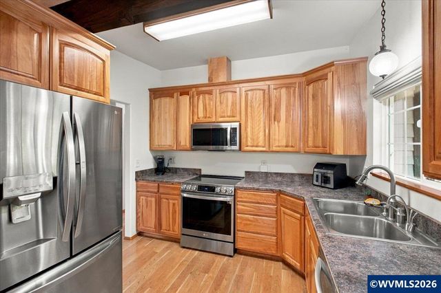 2941 NW Independence Hwy, Albany, OR 97321