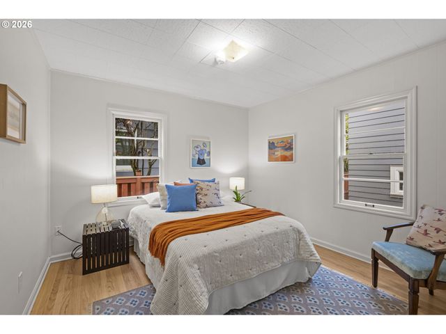 6925 Se Morrison Ave, Portland, OR 97215