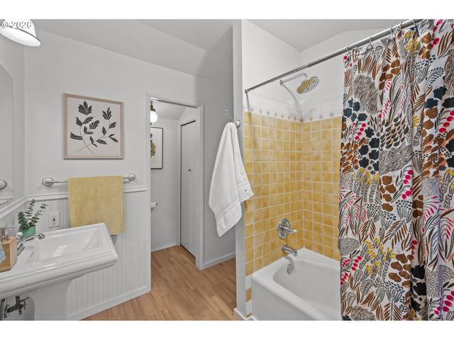 6925 Se Morrison Ave, Portland, OR 97215