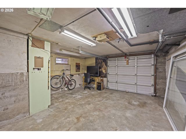 6925 Se Morrison Ave, Portland, OR 97215