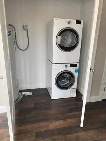 734 South Street 1, Boston, MA 02131