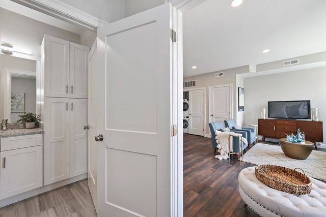 734 South Street 1, Boston, MA 02131