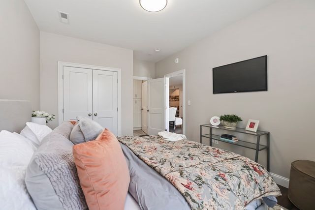 734 South Street 1, Boston, MA 02131