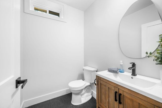 17 Rogers Road, Harwich, MA 02645