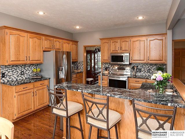 9022 Bayberry Circle, La Vista, NE 68128