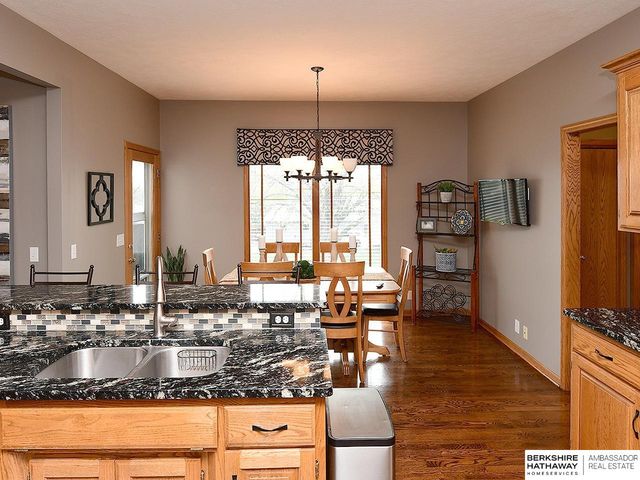 9022 Bayberry Circle, La Vista, NE 68128