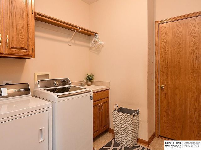 9022 Bayberry Circle, La Vista, NE 68128