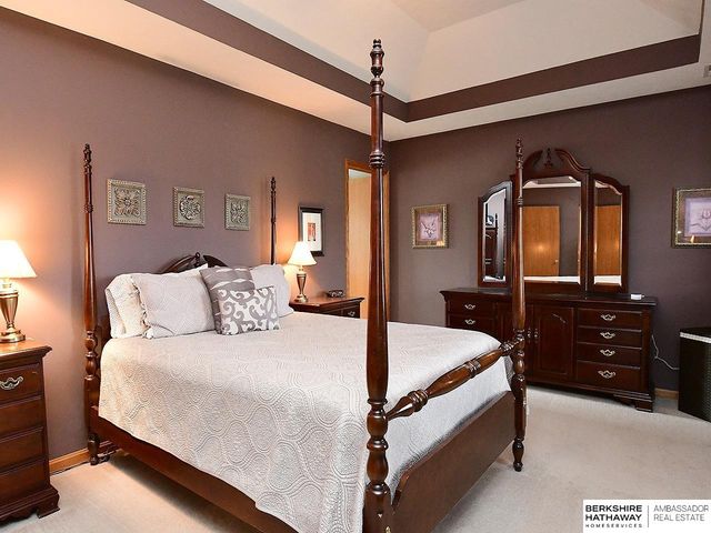 9022 Bayberry Circle, La Vista, NE 68128