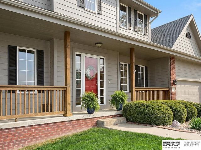 9022 Bayberry Circle, La Vista, NE 68128