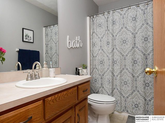 9022 Bayberry Circle, La Vista, NE 68128