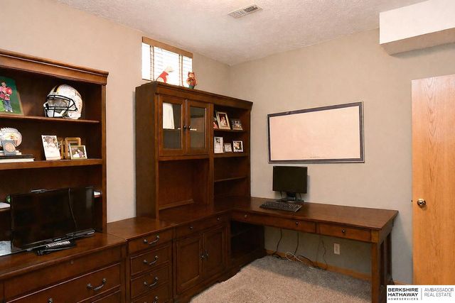 9022 Bayberry Circle, La Vista, NE 68128