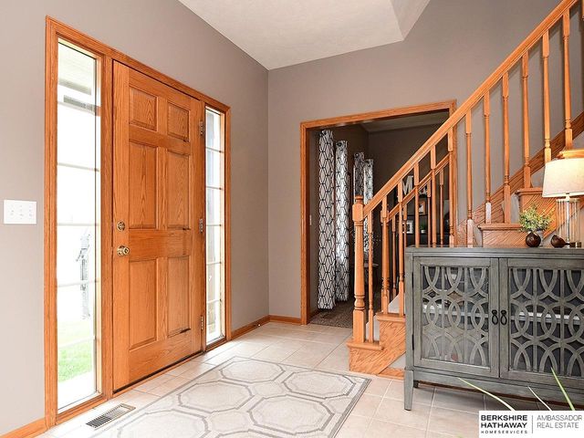 9022 Bayberry Circle, La Vista, NE 68128