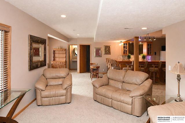 9022 Bayberry Circle, La Vista, NE 68128