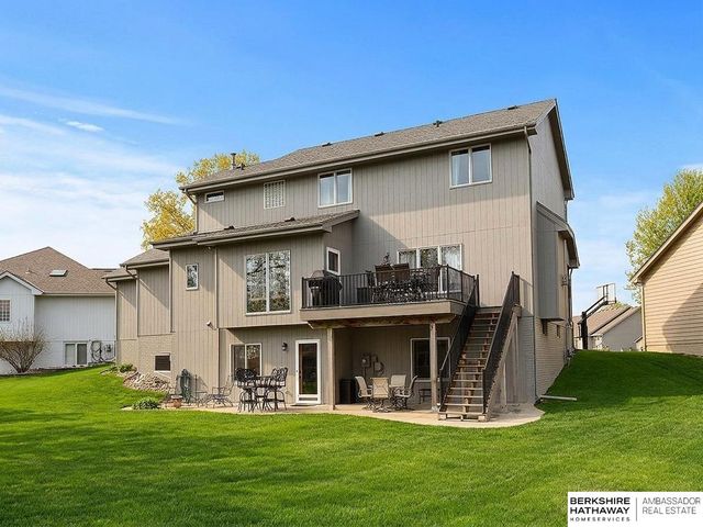 9022 Bayberry Circle, La Vista, NE 68128