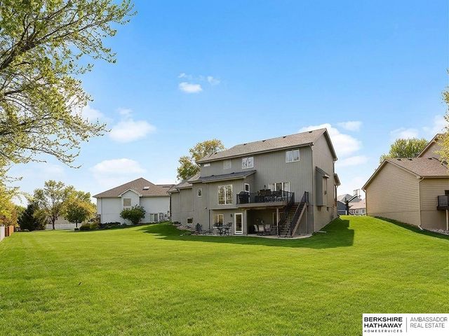9022 Bayberry Circle, La Vista, NE 68128