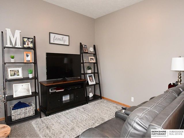 9022 Bayberry Circle, La Vista, NE 68128