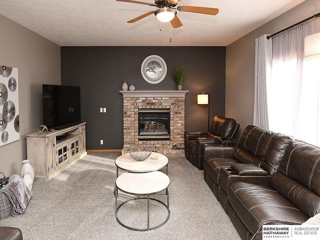 9022 Bayberry Circle, La Vista, NE 68128