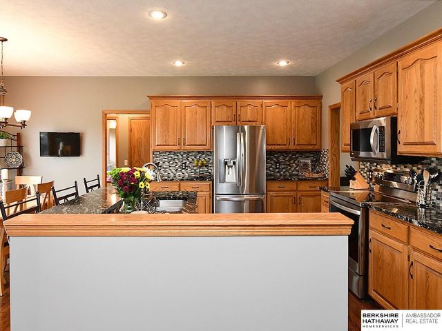 9022 Bayberry Circle, La Vista, NE 68128