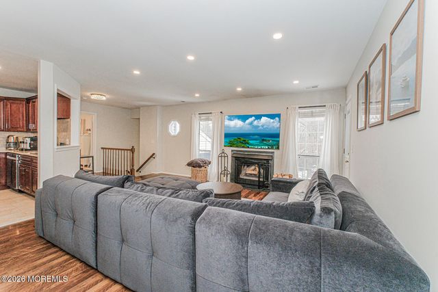 380 Hampton Place, Morganville, NJ 07751