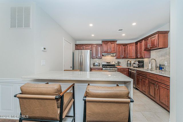 380 Hampton Place, Morganville, NJ 07751