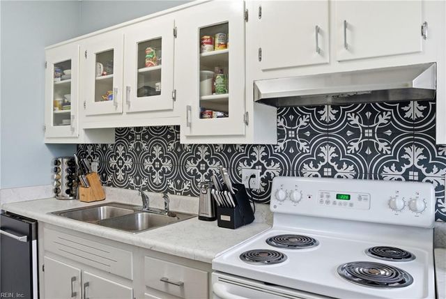 102 Willow Wood Dr Apt B6, Norfolk, VA 23505