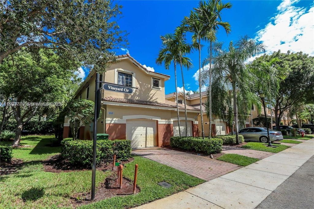 4333 Vineyard Cir 4333, Weston, FL 33332