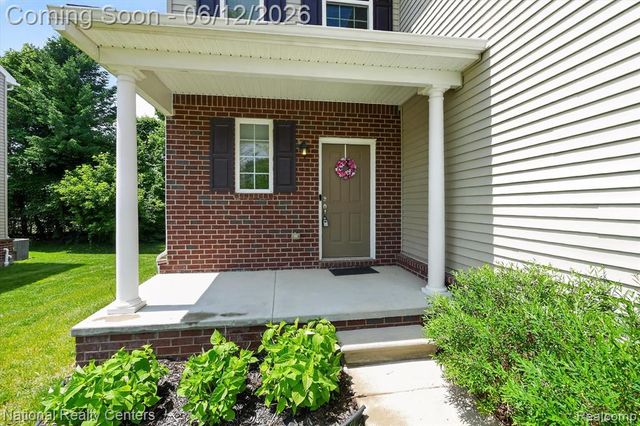 59697 Twin Pines Drive, New Hudson, MI 48165