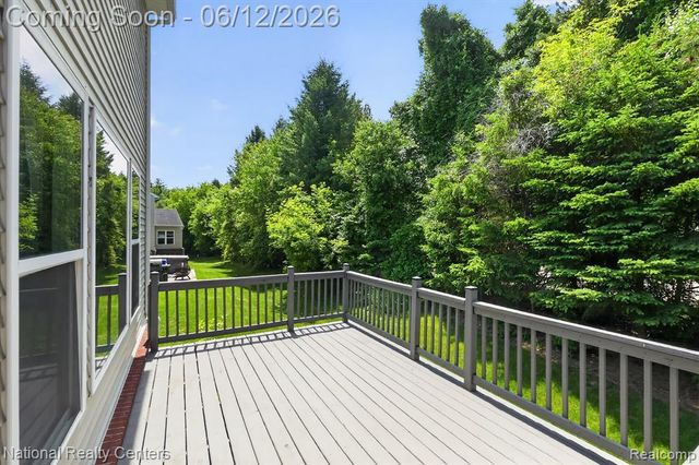 59697 Twin Pines Drive, New Hudson, MI 48165